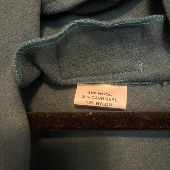 Peter James (UK) Green wool/cashmere cape - Picture 3 of 12